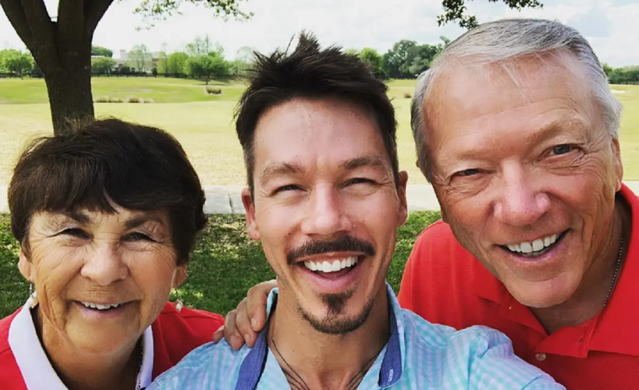 How Large Is David Bromstad's Family?